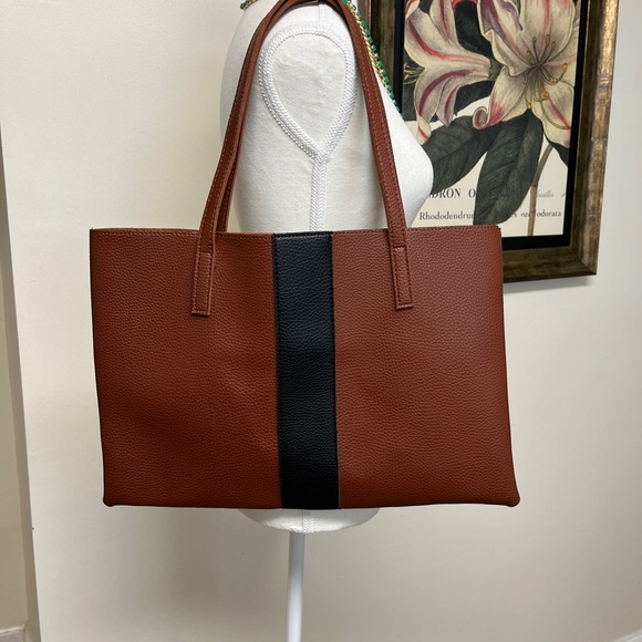 Vince Camuto Handbags - Vince Camuto, EUC, Rich Brown Textured Leather Tote, 17” x11.5”,  inside pocket